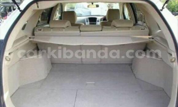 Acheter Occasion Voiture Toyota Harrier Blanc à Kampala, Ouganda Acheter Occasion Voiture Toyota Harrier Blanc à Kampala, Ouganda