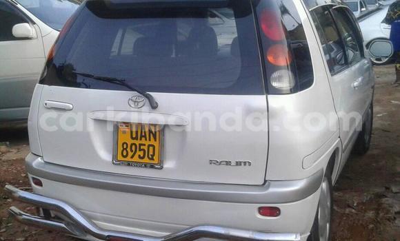 Acheter Occasion Voiture Toyota Raum Blanc à Kampala, Ouganda Acheter Occasion Voiture Toyota Raum Blanc à Kampala, Ouganda