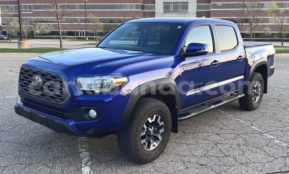 Gura Yakoze Toyota Tacoma Blue Imodoka i Bugembe mu Eastern
