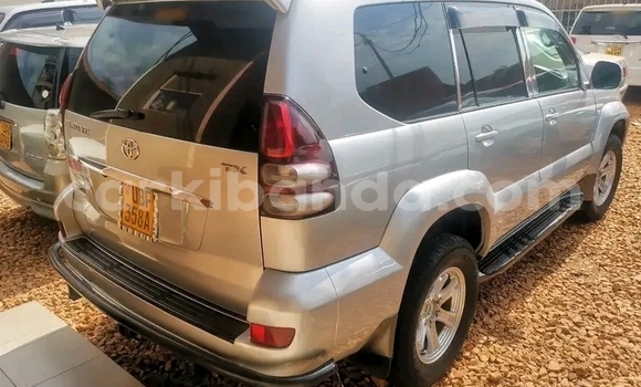 Gura Yakoze Toyota Land Cruiser Prado Beige Imodoka i Kampala mu Uganda Gura Yakoze Toyota Land Cruiser Prado Beige Imodoka i Kampala mu Uganda
