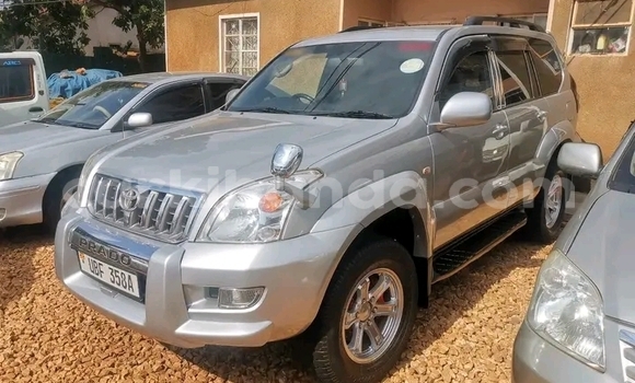 Gura Yakoze Toyota Land Cruiser Prado Beige Imodoka i Kampala mu Uganda Gura Yakoze Toyota Land Cruiser Prado Beige Imodoka i Kampala mu Uganda