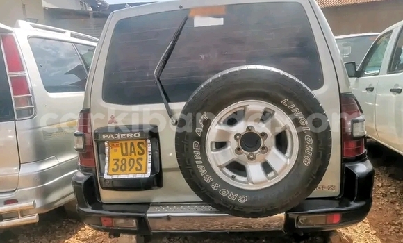 Nunua Ilio tumika Mitsubishi Pajero Beige Gari ndani ya Kampala nchini Uganda Nunua Ilio tumika Mitsubishi Pajero Beige Gari ndani ya Kampala nchini Uganda