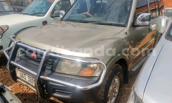 Gura Yakoze Mitsubishi Pajero Beige Imodoka i Kampala mu Uganda Gura Yakoze Mitsubishi Pajero Beige Imodoka i Kampala mu Uganda