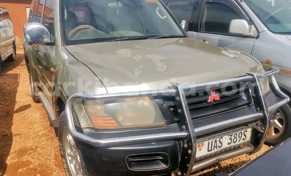 Gura Yakoze Mitsubishi Pajero Beige Imodoka i Kampala mu Uganda Gura Yakoze Mitsubishi Pajero Beige Imodoka i Kampala mu Uganda