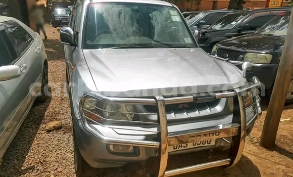 Gura Yakoze Mitsubishi Pajero Mini Silver Imodoka i Mbarara mu Uganda Gura Yakoze Mitsubishi Pajero Mini Silver Imodoka i Mbarara mu Uganda