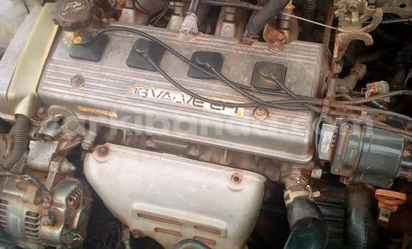 Acheter Occasion Voiture Toyota Corolla Blanc à Kampala, Ouganda Acheter Occasion Voiture Toyota Corolla Blanc à Kampala, Ouganda