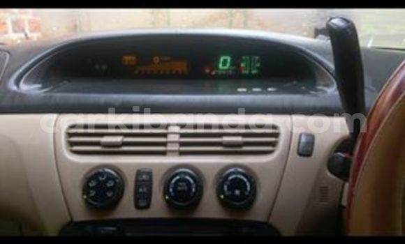 Acheter Occasion Voiture Toyota Vista Blanc à Kampala, Ouganda Acheter Occasion Voiture Toyota Vista Blanc à Kampala, Ouganda