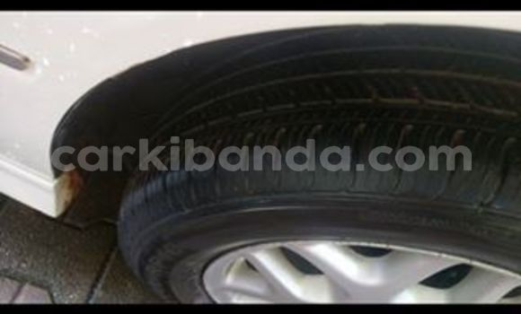 Acheter Occasion Voiture Toyota Vista Blanc à Kampala, Ouganda Acheter Occasion Voiture Toyota Vista Blanc à Kampala, Ouganda