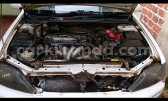 Acheter Occasion Voiture Toyota Vista Blanc à Kampala, Ouganda Acheter Occasion Voiture Toyota Vista Blanc à Kampala, Ouganda