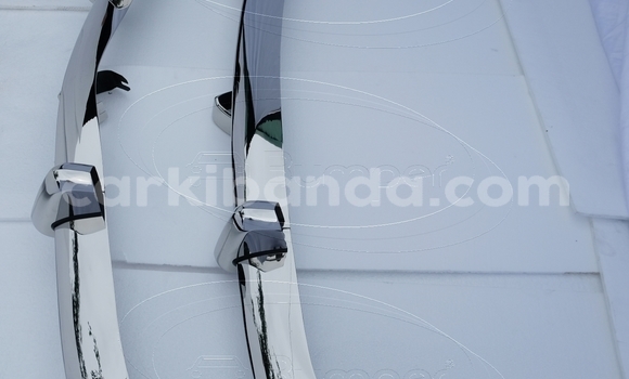 Nunua VW Karmann Ghia Euro ndani ya Busembatia nchini Mashariki Nunua VW Karmann Ghia Euro ndani ya Busembatia nchini Mashariki