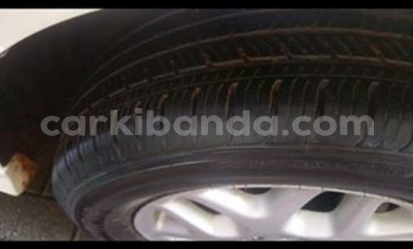 Acheter Occasion Voiture Toyota Vista Blanc à Kampala, Ouganda Acheter Occasion Voiture Toyota Vista Blanc à Kampala, Ouganda