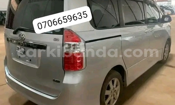 Nunua Ilio tumika Toyota Noah Fedha Gari ndani ya Kampala nchini Uganda