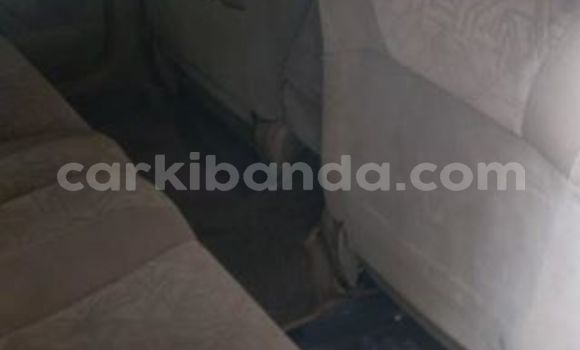 Acheter Occasion Voiture Toyota Vista Blanc à Kampala, Ouganda Acheter Occasion Voiture Toyota Vista Blanc à Kampala, Ouganda