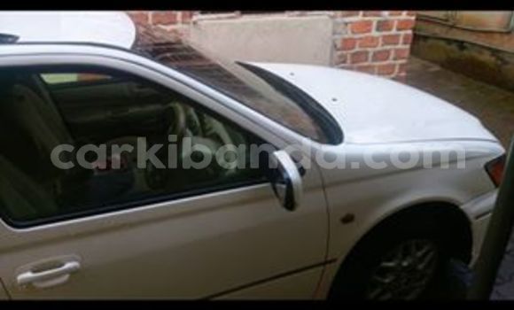 Acheter Occasion Voiture Toyota Vista Blanc à Kampala, Ouganda Acheter Occasion Voiture Toyota Vista Blanc à Kampala, Ouganda