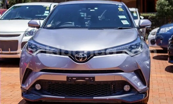 Acheter Occasion Voiture Toyota C-HR Gris à Kampala, Ouganda Acheter Occasion Voiture Toyota C-HR Gris à Kampala, Ouganda