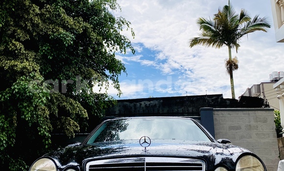 Buy Used Mercedes-Benz E-Classe Black Car in Kampala in Uganda