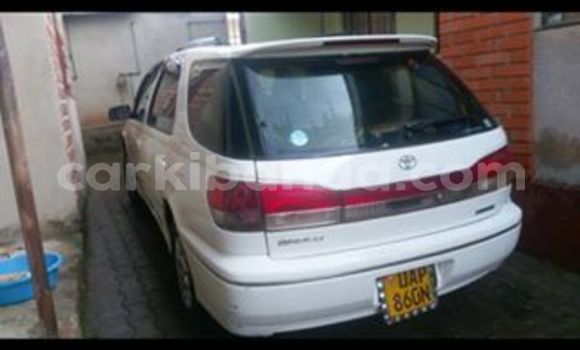 Acheter Occasion Voiture Toyota Vista Blanc à Kampala, Ouganda Acheter Occasion Voiture Toyota Vista Blanc à Kampala, Ouganda
