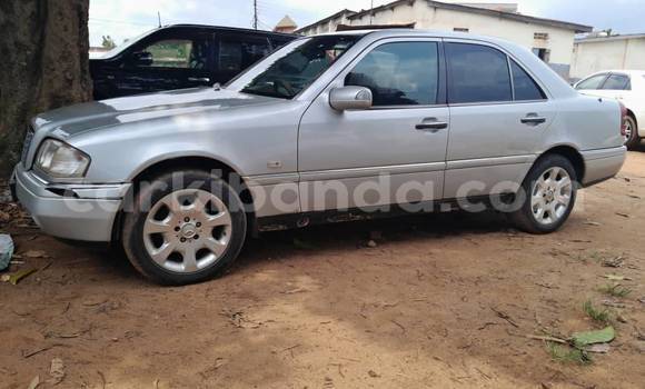 Nunua Ilio tumika Mercedes-Benz C-Classe Nyingine Gari ndani ya Busembatia nchini Mashariki Nunua Ilio tumika Mercedes-Benz C-Classe Nyingine Gari ndani ya Busembatia nchini Mashariki