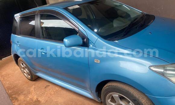 Nunua Ilio tumika Toyota Vitz Bluu Gari ndani ya Bugiri nchini Mashariki Nunua Ilio tumika Toyota Vitz Bluu Gari ndani ya Bugiri nchini Mashariki