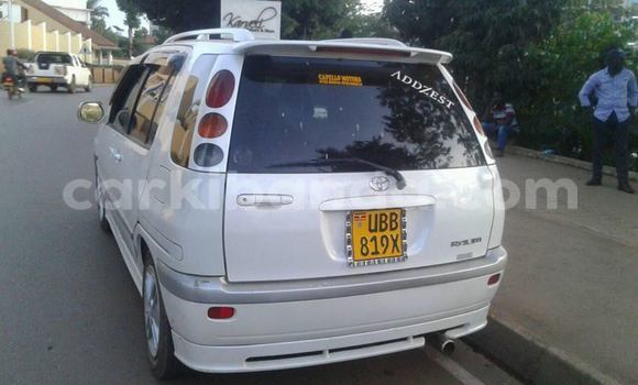 Gura Yakoze Toyota Raum White Imodoka i Kampala mu Uganda Gura Yakoze Toyota Raum White Imodoka i Kampala mu Uganda