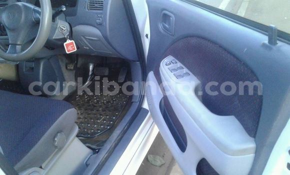 Gura Yakoze Toyota Raum White Imodoka i Kampala mu Uganda Gura Yakoze Toyota Raum White Imodoka i Kampala mu Uganda