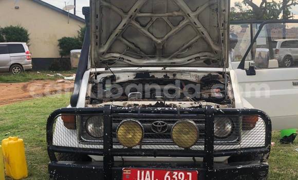 Nunua Ilio tumika Toyota Land Cruiser Nyeupe Gari ndani ya Bugiri nchini Mashariki Nunua Ilio tumika Toyota Land Cruiser Nyeupe Gari ndani ya Bugiri nchini Mashariki