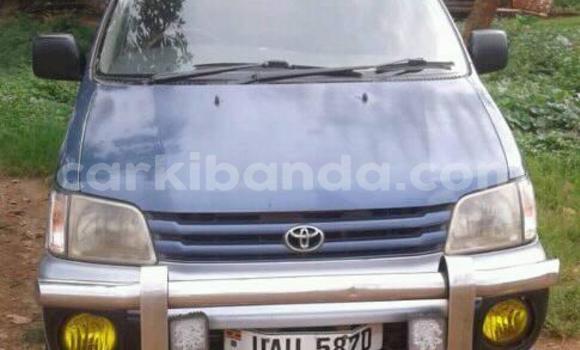 Gura Yakoze Toyota Noah Blue Imodoka i Kampala mu Uganda Gura Yakoze Toyota Noah Blue Imodoka i Kampala mu Uganda