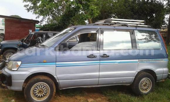 Gura Yakoze Toyota Noah Blue Imodoka i Kampala mu Uganda Gura Yakoze Toyota Noah Blue Imodoka i Kampala mu Uganda