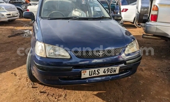 Nunua Ilio tumika Toyota Spacio Bluu Gari ndani ya Kampala nchini Uganda