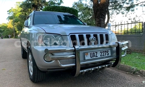Gura Yakoze Toyota Kruger Silver Imodoka i Kampala mu Uganda Gura Yakoze Toyota Kruger Silver Imodoka i Kampala mu Uganda