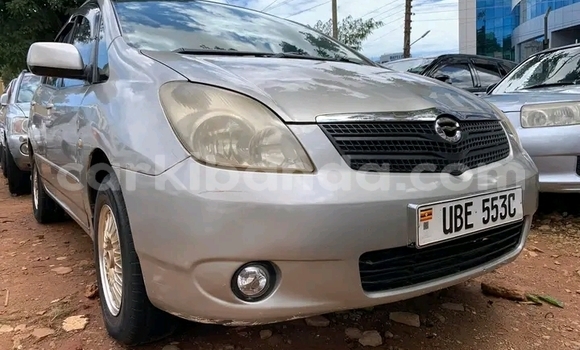 Gura Yakoze Toyota Spacio Silver Imodoka i Kampala mu Uganda