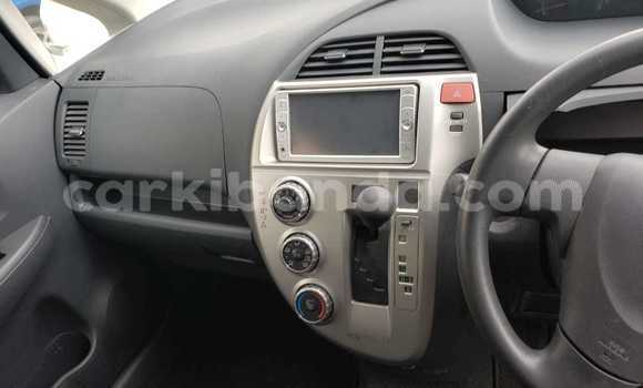 Nunua Imported Toyota Ractis Fedha Gari ndani ya Kampala nchini Uganda