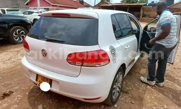 Acheter Occasion Voiture Volkswagen Golf Blanc à Kampala, Ouganda Acheter Occasion Voiture Volkswagen Golf Blanc à Kampala, Ouganda