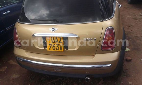 Gura Yakoze MINI Cooper Brown Imodoka i Kampala mu Uganda Gura Yakoze MINI Cooper Brown Imodoka i Kampala mu Uganda