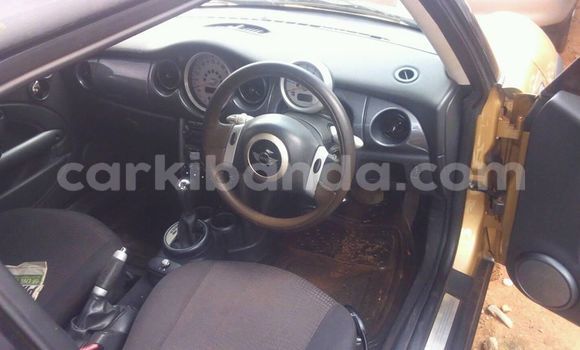 Gura Yakoze MINI Cooper Brown Imodoka i Kampala mu Uganda Gura Yakoze MINI Cooper Brown Imodoka i Kampala mu Uganda