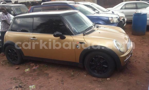 Gura Yakoze MINI Cooper Brown Imodoka i Kampala mu Uganda Gura Yakoze MINI Cooper Brown Imodoka i Kampala mu Uganda