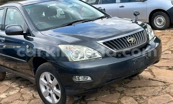 Gura Yakoze Toyota Harrier Black Imodoka i Kampala mu Uganda