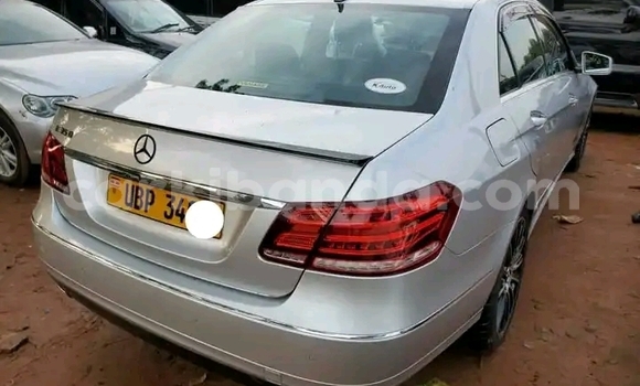 Acheter Occasion Voiture Mercedes‒Benz E–Class Gris à Kampala, Ouganda Acheter Occasion Voiture Mercedes‒Benz E–Class Gris à Kampala, Ouganda