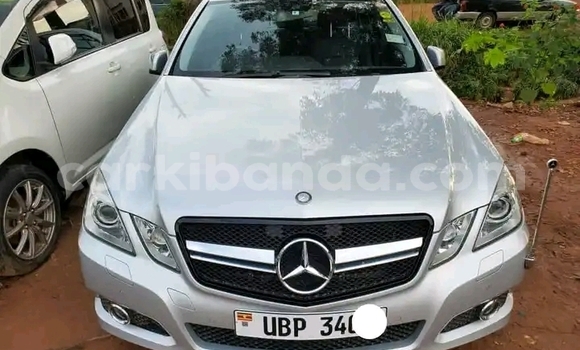 Acheter Occasion Voiture Mercedes‒Benz E–Class Gris à Kampala, Ouganda Acheter Occasion Voiture Mercedes‒Benz E–Class Gris à Kampala, Ouganda