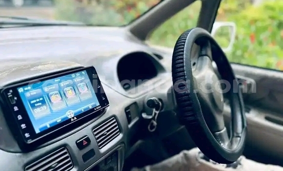 Acheter Occasion Voiture Toyota Spacio Blanc à Kampala, Ouganda Acheter Occasion Voiture Toyota Spacio Blanc à Kampala, Ouganda