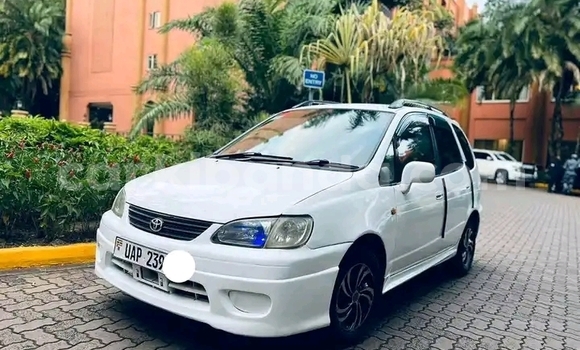 Acheter Occasion Voiture Toyota Spacio Blanc à Kampala, Ouganda Acheter Occasion Voiture Toyota Spacio Blanc à Kampala, Ouganda