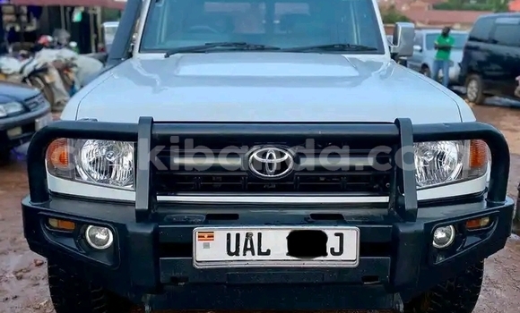 Acheter Occasion Voiture Toyota Land Cruiser Blanc à Kampala, Ouganda Acheter Occasion Voiture Toyota Land Cruiser Blanc à Kampala, Ouganda