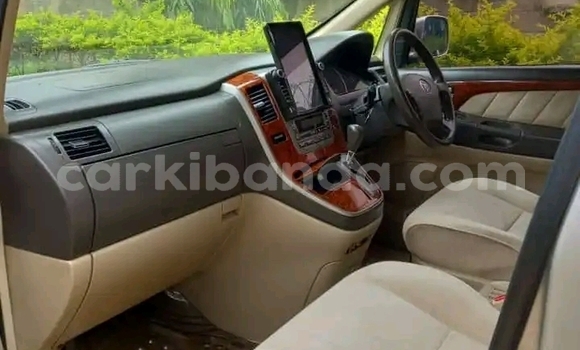Nunua Ilio tumika Toyota Alphard Beige Gari ndani ya Kampala nchini Uganda Nunua Ilio tumika Toyota Alphard Beige Gari ndani ya Kampala nchini Uganda