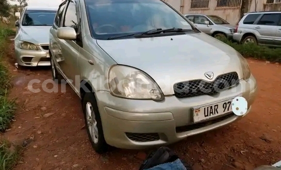 Nunua Ilio tumika Toyota Vitz Beige Gari ndani ya Kampala nchini Uganda Nunua Ilio tumika Toyota Vitz Beige Gari ndani ya Kampala nchini Uganda