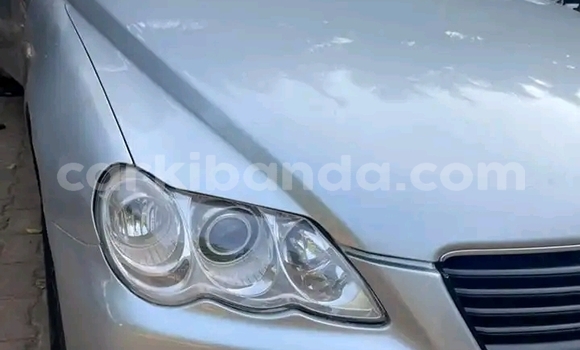 Nunua Ilio tumika Toyota Mark X Fedha Gari ndani ya Kampala nchini Uganda