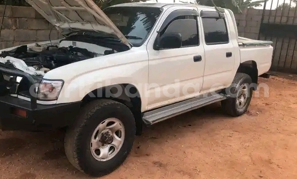 Acheter Occasion Voiture Toyota Hilux Blanc à Kampala, Ouganda Acheter Occasion Voiture Toyota Hilux Blanc à Kampala, Ouganda