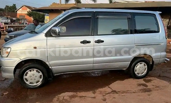 Nunua Ilio tumika Toyota Noah Fedha Gari ndani ya Kampala nchini Uganda Nunua Ilio tumika Toyota Noah Fedha Gari ndani ya Kampala nchini Uganda