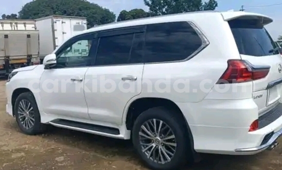 Gura Yakoze Lexus LX White Imodoka i Kampala mu Uganda