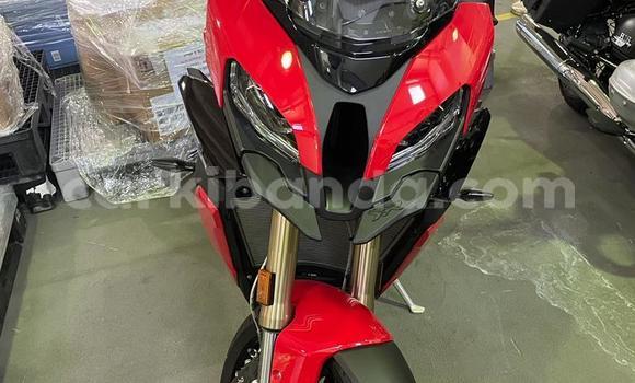 Nunua Ilio tumika BMW S 1000 Nyekundu Bike ndani ya Kampala nchini Uganda