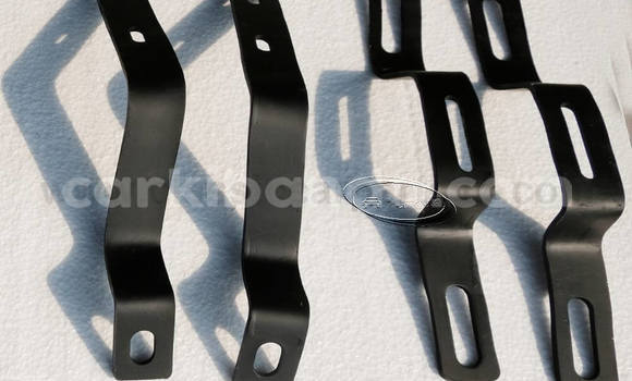 Acheter Mercedes Benz R107 style à Ibanda, Occidental Acheter Mercedes Benz R107 style à Ibanda, Occidental